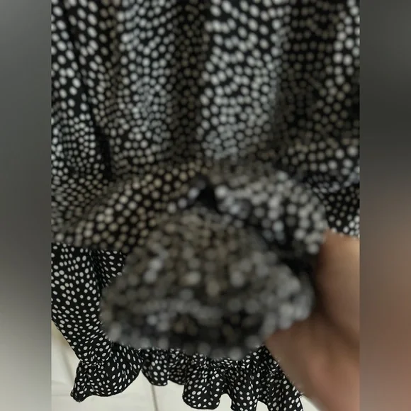 ❤️ 3/$15❤️ Frankie & Missy blouson top - Picture 6 of 11